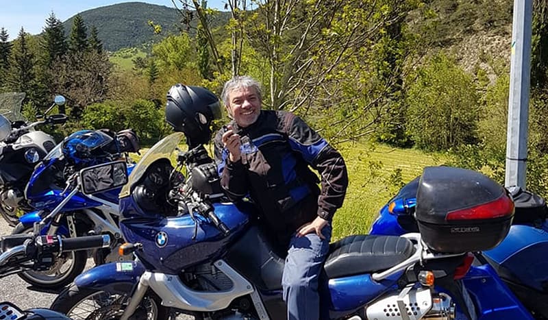 Mes motos sont des merveilles de mécanique et de design. Avec leurs carrosseries élégantes et leurs moteurs puissants, elles offrent des performances exceptionnelles sur toutes les routes. Chaque modèle, soigneusement entretenu, reflète une passion pour la vitesse et l'aventure, faisant de chaque balade une expérience inoubliable.